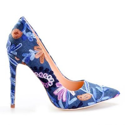 Zapatos azules bordados con flores