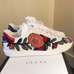 Sneakers bordadas de Gucci