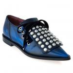 Zapatos VIV azul con lengueta con tachas de Marc Jacobs