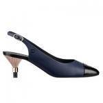 Zapatos slingbacks azules de Chanel colecci贸n 16/17