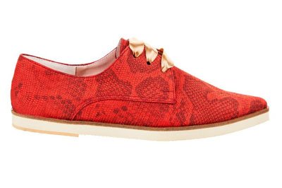 Zapato Rojo con cordón dorado de Salvame Maria